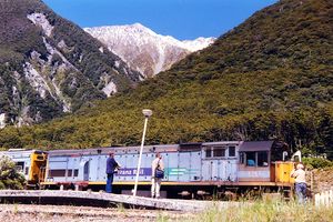 Zug im Arthurs Pass Nationalpark