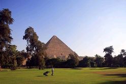 Kairo, Golfplatz am Fuße der Pyramiden