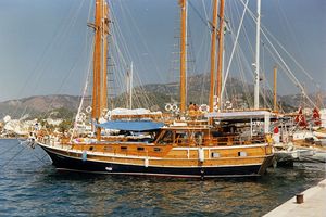Yacht am Hafen von Marmaris, Türkei