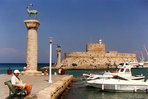 Insel Rhodos (Hafeneinfahrt in Rhodos-Stadt)