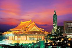 Nationaltheater mit Taipei 101